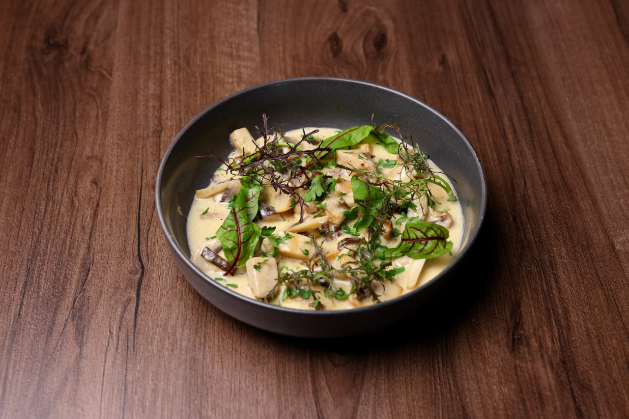 Mix de ciuperci asiatice în sos alb