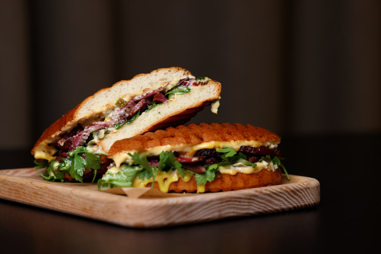 Smoked meat sandwich